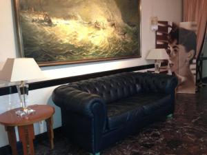
A seating area at Hotel Montree
