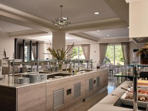 A restaurant or other place to eat at Park Hotel & Spa-Adults Only