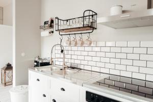 Kuchyň nebo kuchyňský kout v ubytování BeachBude Apartments + 110 fotografií