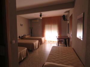 Postel nebo postele na pokoji v ubytování Hotel Alain