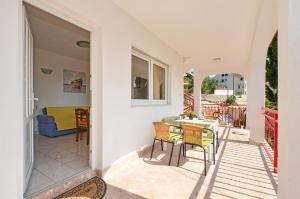 Posezení v ubytování Apartment House Juretic - 50 m from the beach