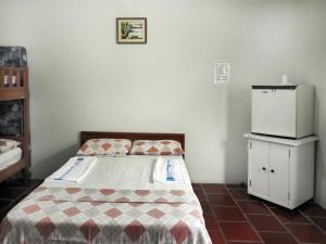 Un pat sau paturi într-o cameră la Associação Sabesp Ilha Comprida