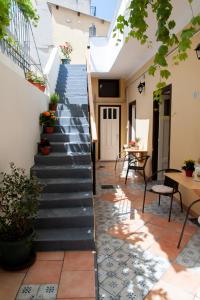 Photo de la galerie de l'établissement 17 flats and Roof Garden, à Athènes