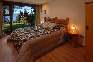 Una cama o camas en una habitación de Lejano Nahuel