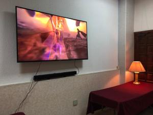 TV a/nebo společenská místnost v ubytování Maple Leaf Korean Hotel