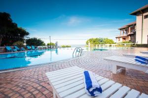 Bazén v ubytování Beachfront Hotel nebo v jeho okolí