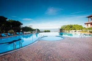 Bazén v ubytování Beachfront Hotel nebo v jeho okolí