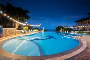 Bazén v ubytování Beachfront Hotel nebo v jeho okolí