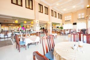 Restaurace v ubytování Beachfront Hotel