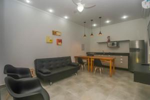 Eldhús eða eldhúskrókur á Flat com serviços na Riviera