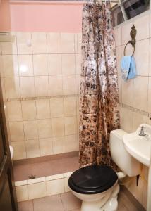 Vonios kambarys apgyvendinimo įstaigoje Lo de Margarita
