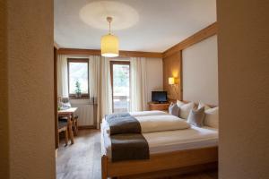 Łóżko lub łóżka w pokoju w obiekcie Natur Residenz Anger Alm - Adults only