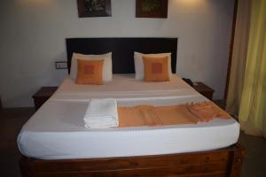 Voodi või voodid majutusasutuse Nildiya Riverside Safari Hotel toas +23 fotot