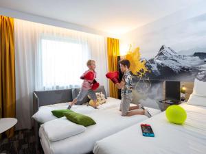 Postel nebo postele na pokoji v ubytování Novotel Annecy Centre + 37 fotografií