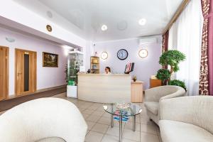 הלובי או אזור הקבלה ב-Hotel Kashirskaya Tyumen Center