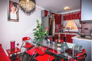 Kuchyň nebo kuchyňský kout v ubytování Apartments Saric