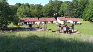 Imagen de la galería de Bungalows du Lac de Rabais, en Virton