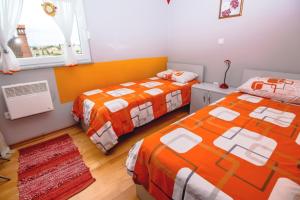 Postel nebo postele na pokoji v ubytování Apartments Saric