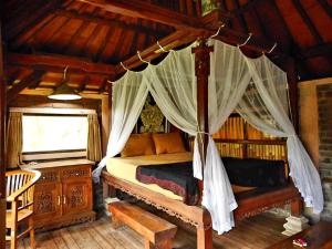 Кровать или кровати в номере Tegal Jero Homestay