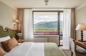 Nespecifikovaný výhled na hory nebo výhled na hory při pohledu z hotelu