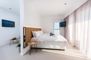 Posteľ alebo postele v izbe v ubytovaní Enorme Ammos Beach Resort