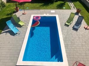 Bazén v ubytování Villa Sol nebo v jeho okolí