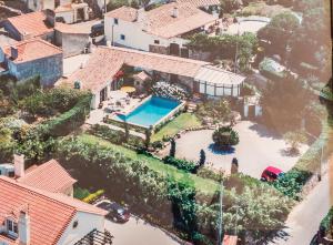 an aerial view of a house with a swimming pool at Casa da Corredoura in Azoia