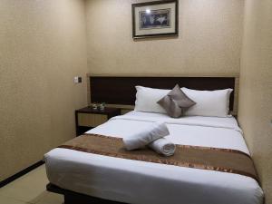 Postel nebo postele na pokoji v ubytování Hotel Grand Palace Ampang