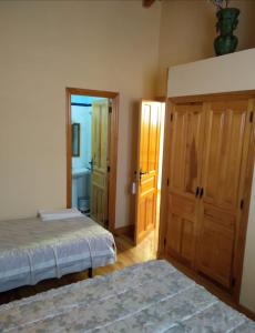 Łóżko lub łóżka w pokoju w obiekcie Hostal Camino Del Cid