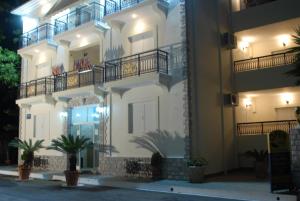 The building in which az apartmanhoteleket is located