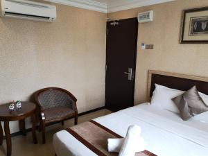 Postel nebo postele na pokoji v ubytování Hotel Grand Palace Ampang