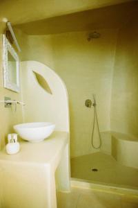 Kylpyhuone majoituspaikassa SantoCaves