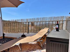 Balkón alebo terasa v ubytovaní Casa Mandarina centro de Cómpeta con chimenea y terraza con vistas By AndaraHolidays