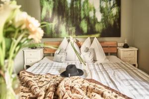 Tempat tidur dalam kamar di KitzHome City Apartments