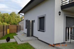 Zdjęcie z galerii obiektu Willa Lux dom 6-osobowy Marilyn Monroe ZE STREFĄ BASENOWĄ w miejscowości Chocznia NIEDALEKO ZATORU I ENERGYLANDII w mieście Chocznia