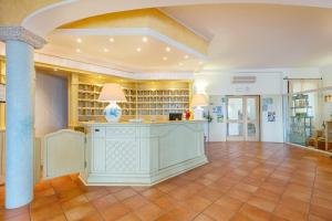 Vstupní hala nebo recepce v ubytování Hotel San Trano + 37 fotografií