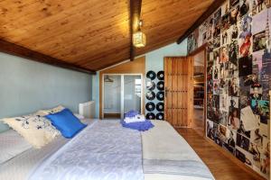 Posteľ alebo postele v izbe v ubytovaní Encantadora casa con piscina privada y chimenea