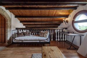 Posedenie v ubytovaní Encantadora casa con piscina privada y chimenea + 37 fotografií
