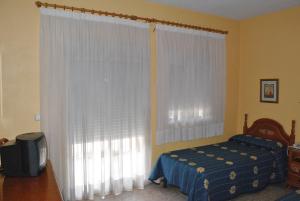 Postel nebo postele na pokoji v ubytování Hostal Rey Teodomiro