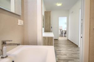 Kép Jacuzzi Holiday Homes by LoveSud szállásáról Leucában a galériában