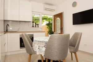 Kuchyňa alebo kuchynka v ubytovaní Apartments Drago Kovačić