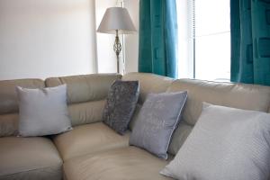 A seating area at Apartments @52 