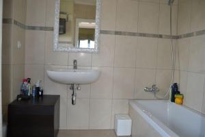 Koupelna v ubytování Las Olas Pili LOCDENIA + 8 fotografií