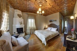 A bed or beds in a room at Archontiko Naoumidi