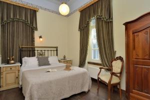 A bed or beds in a room at Archontiko Naoumidi