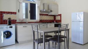 A kitchen or kitchenette at Casa Vacanza Miramare
