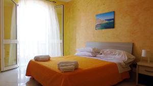 Een bed of bedden in een kamer bij Casa Vacanza All'Estremo Sud