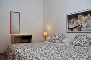 a bedroom with a bed and a picture on the wall at Apartamentos Bejar in Barcelona