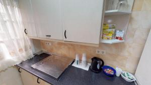 a small kitchen with a counter top and a counter top at Molino Romano in Alcalá del Valle