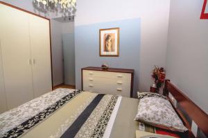 Postel nebo postele na pokoji v ubytování Apartments Saric